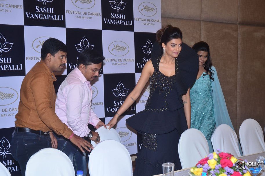 Sushmita-Sen-at-Sashi-Vangapalli-Cannes-Red-Carpet-2017-Success-Meet